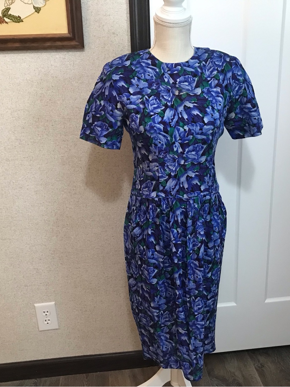 Maggy London Blue Floral Short-Sleeve Silk Dress Size 4P Vintage 90s